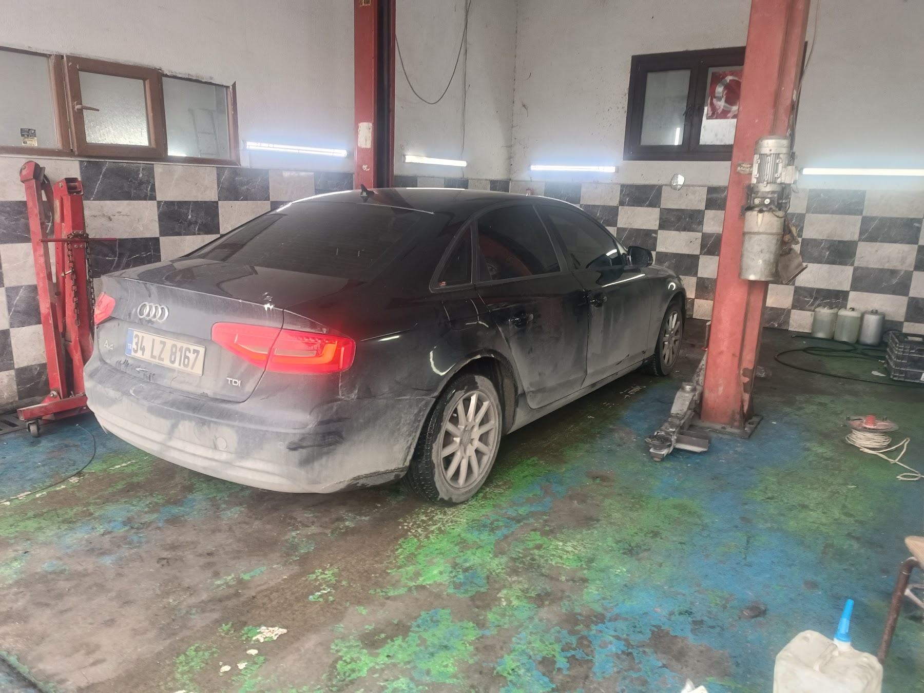 Golden Oto Servis çalışma alanı